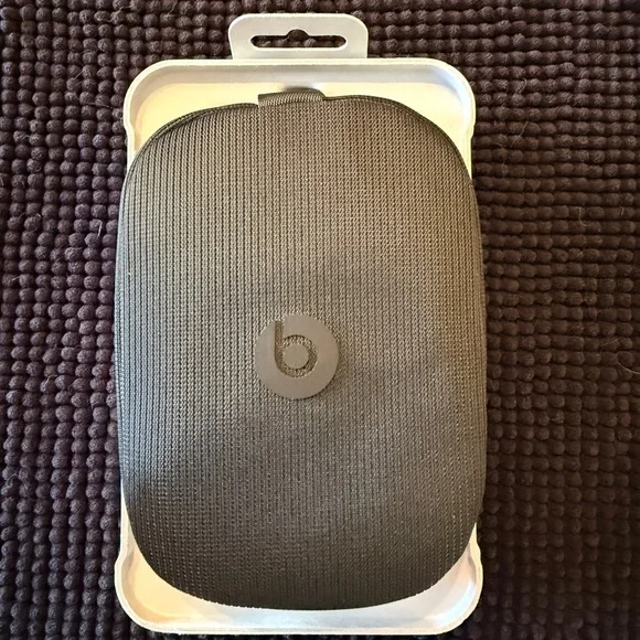 Beats by Dre Solo 4 Over-Ear Headphones - Light Blue - Picture 2 of 8